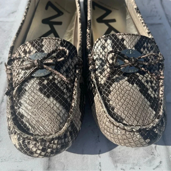 Anne Klein Sport. Snake print flats with bow accent. Size: 9M. Billy Jean style - Picture 4 of 12